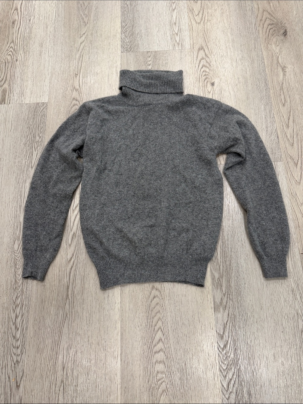 CashmereSutton Studio Gray Turtleneck top